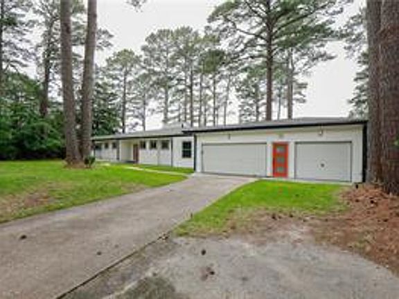 3rd image of 2320 Sterling Point Dr