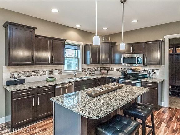 5th image of 8470 Parkside Cir