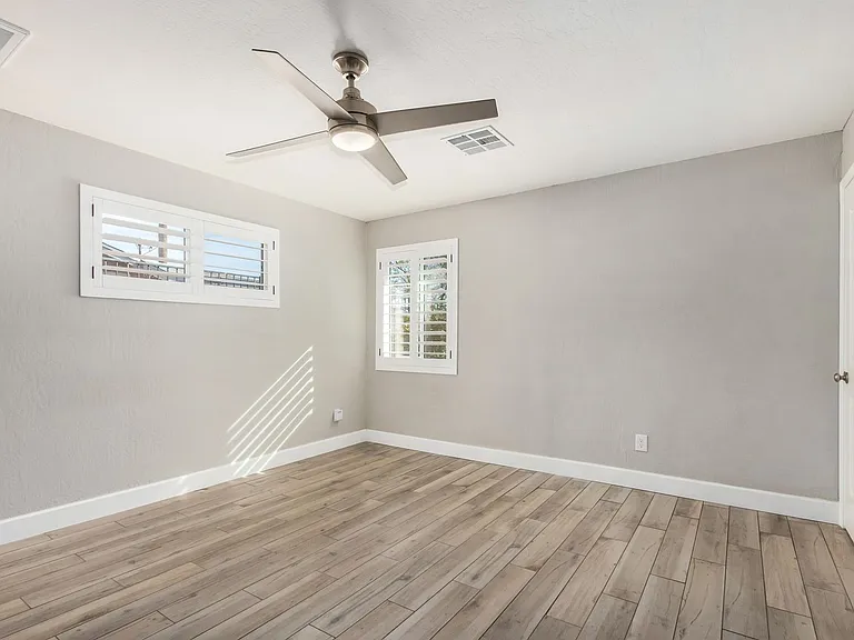 429 W Flower St — Photo 15