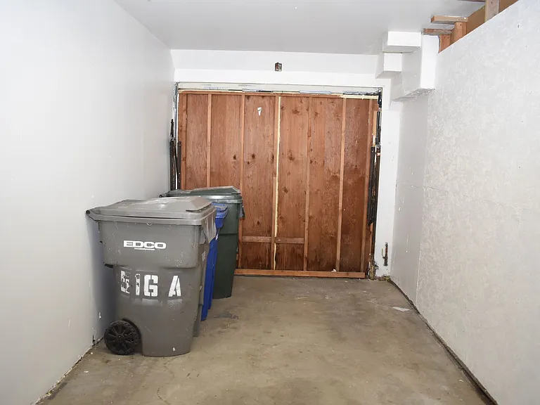 512-516 N Citrus Ave — Photo 14
