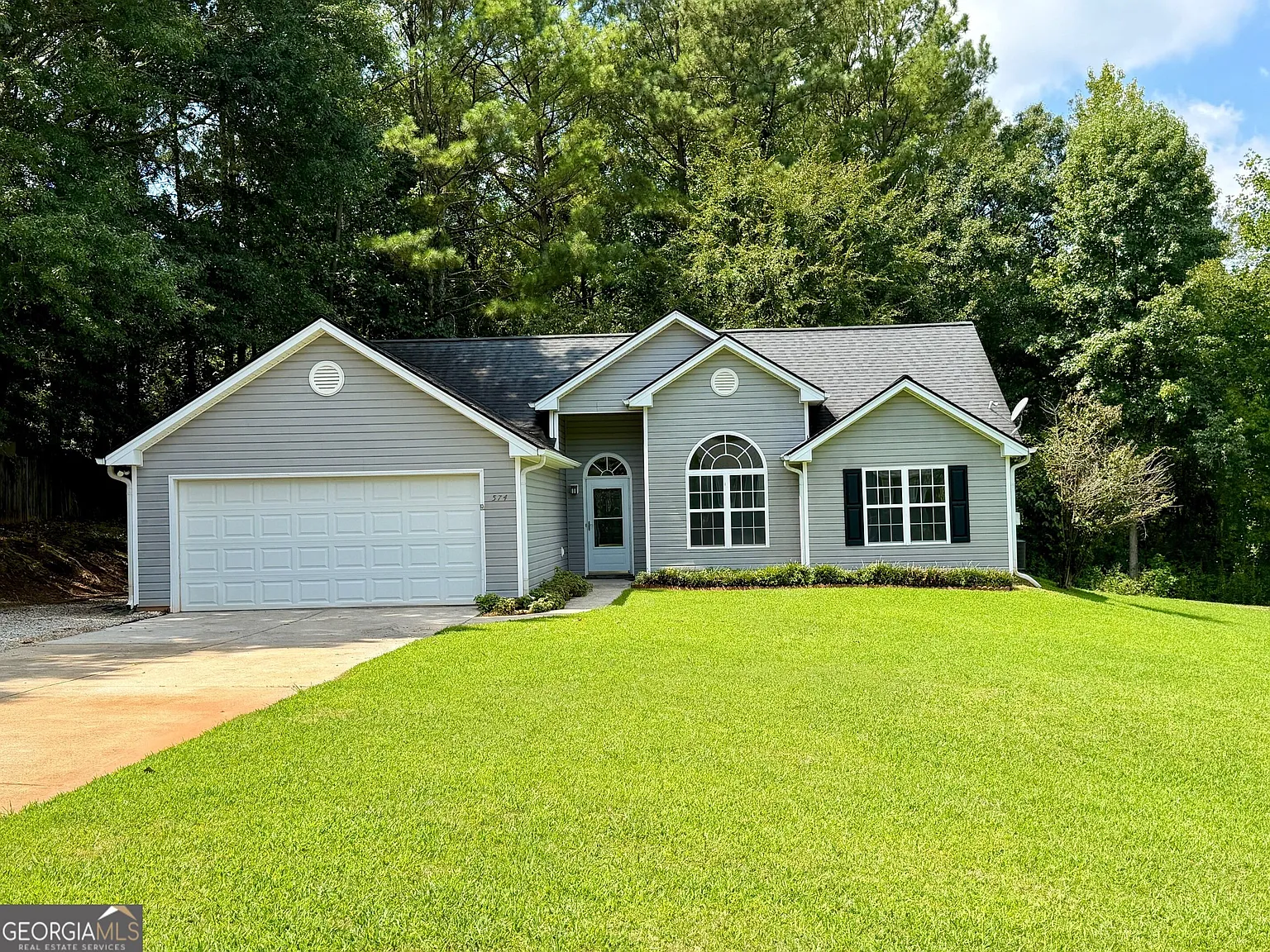 3 bed, 2.0 bath, 1344 sqft, $2,000 — Photo 1