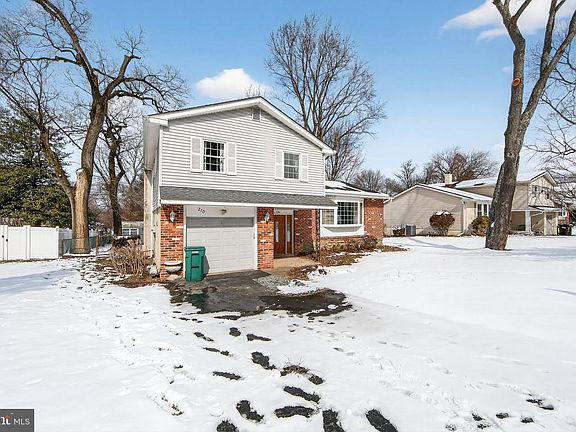 3rd image of 270 Riverview Rd