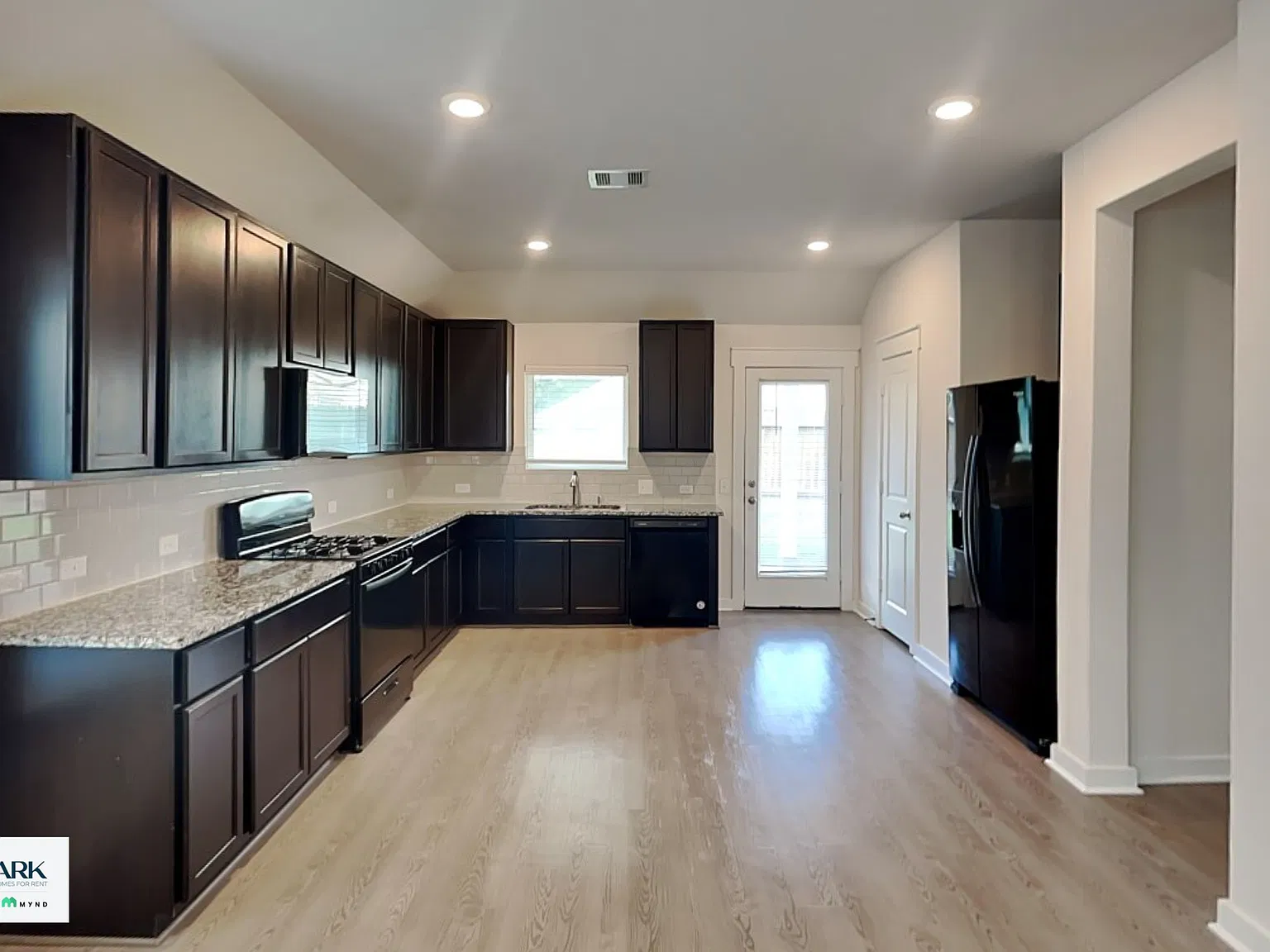 3 bed, 2.0 bath, 1518 sqft, $1,790 — Photo 4