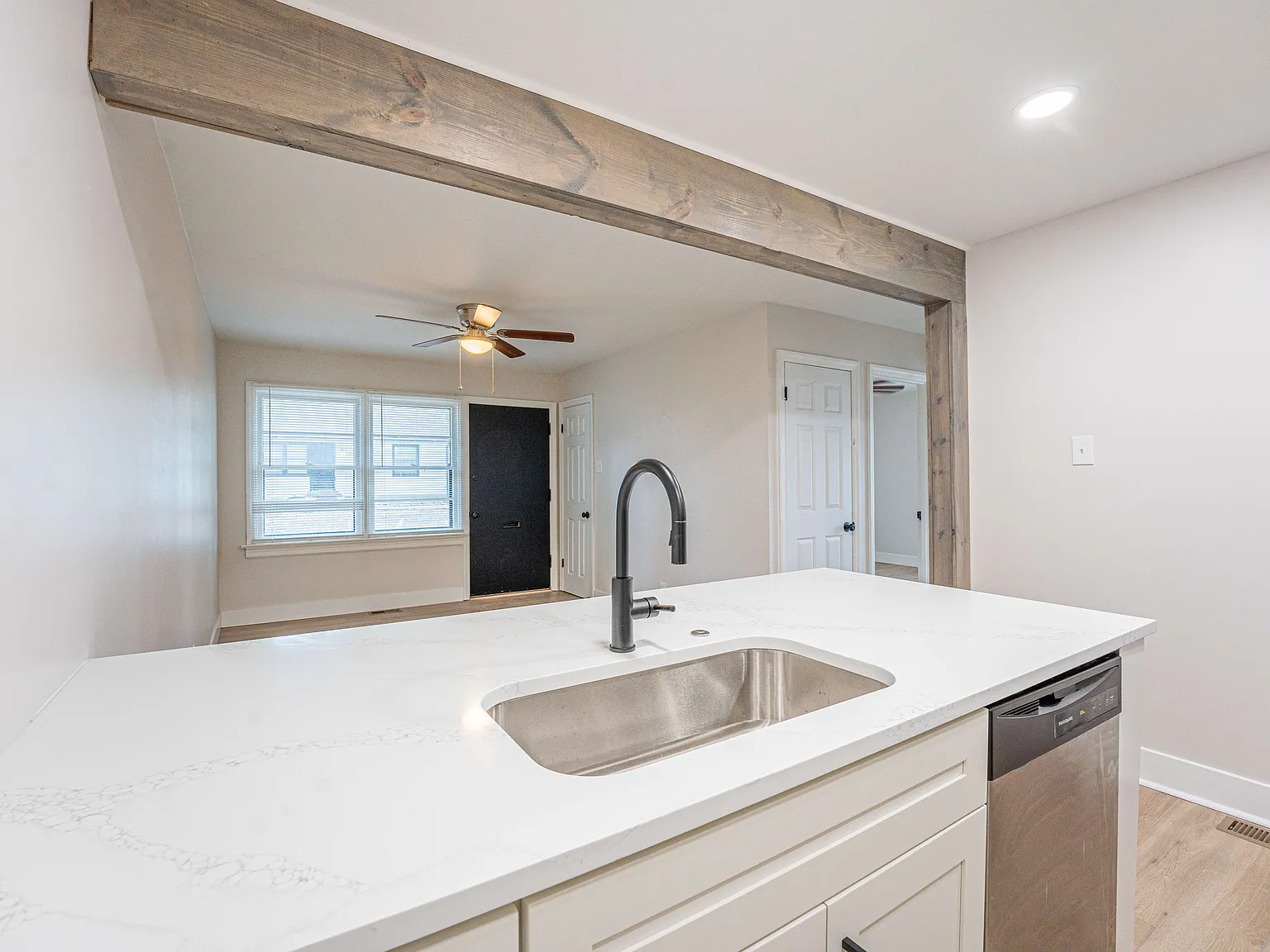 2 bed, 800 sqft, $1,650 — Photo 4