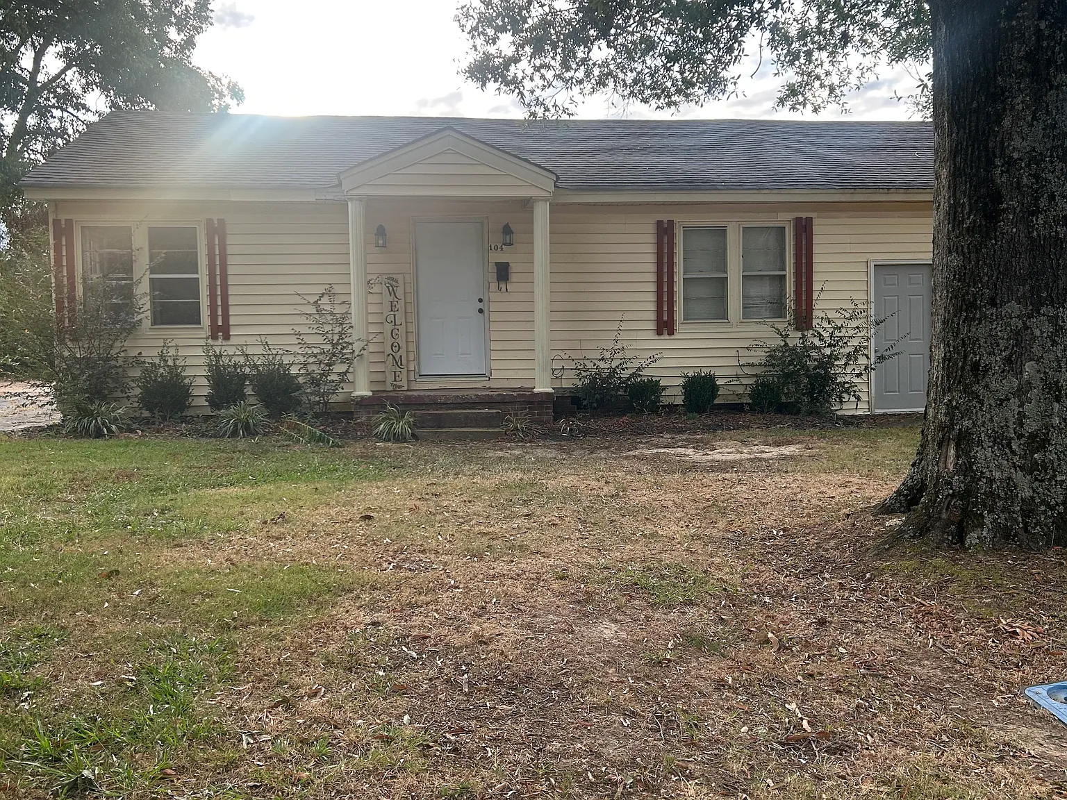 3 bed, 1100 sqft, $975 — Photo 2