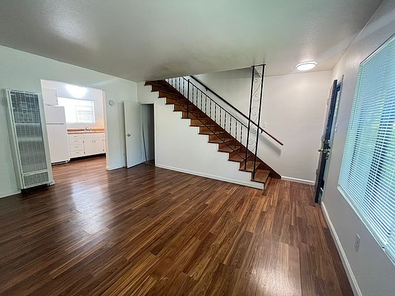 4th image of 401 4th St APT B