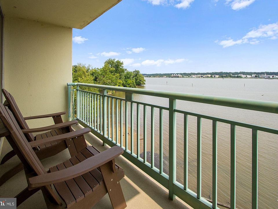 1st image of 501 Slaters Ln APT 123