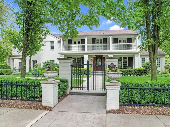 1378 Lyonhurst St, Birmingham, MI 48009