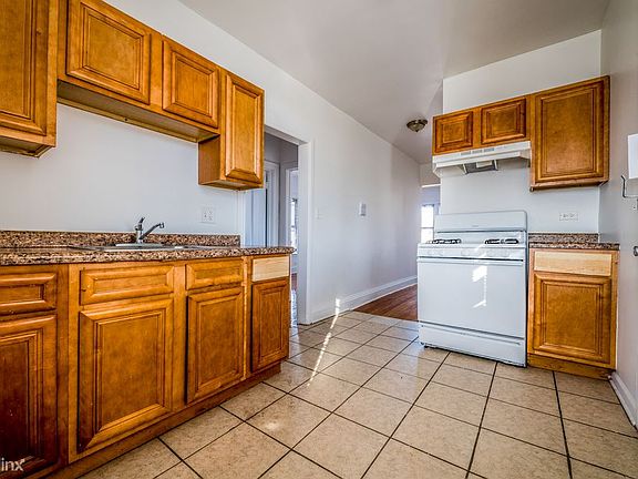 6400 S Rockwell St Apartments Chicago Kitchen_03