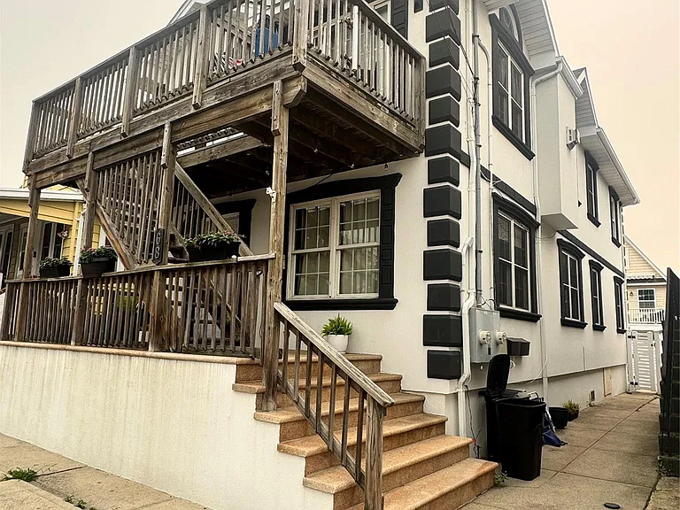 68 Brookline Ave #UPPER — Photo 1