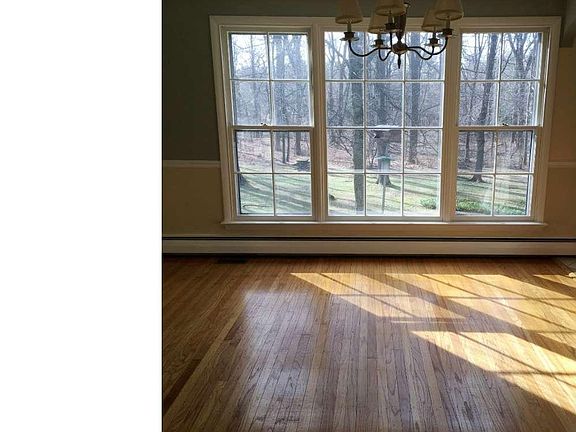 4th image of 7 Faggs Manor Ln