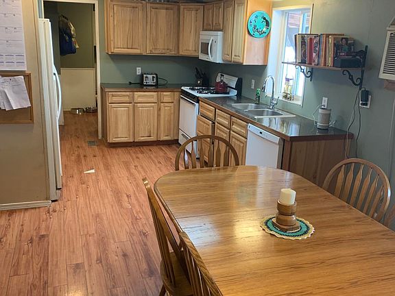 3rd image of 75 Evergreen Dr