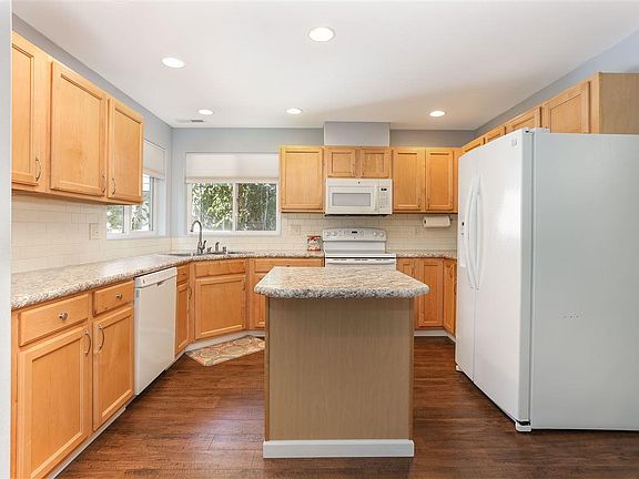5th image of 2851 Monarch Ln