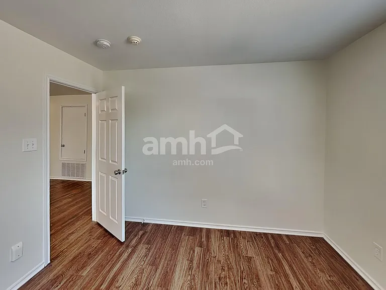 7919 Oak Pointe — Photo 16