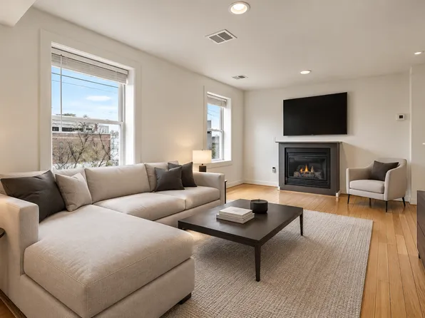 921 Lombard St APT A, Philadelphia, PA 19147