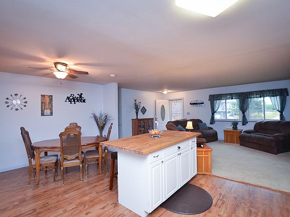 3rd image of 208 Pawnee Ln