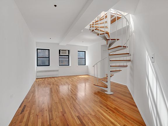 4th image of 215 W 84th St Penthouse 8