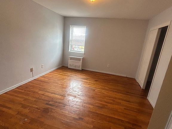 5th image of 6-250 McLean Ave #6