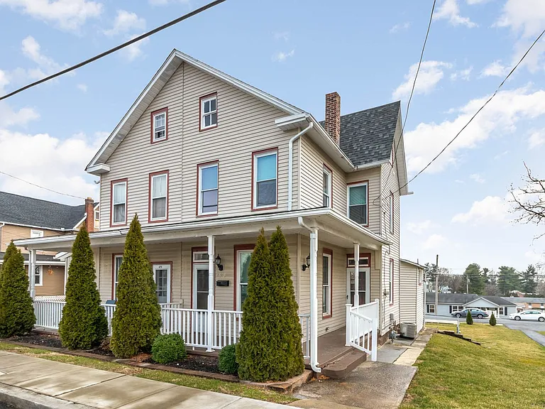 668 Main St — Photo 2