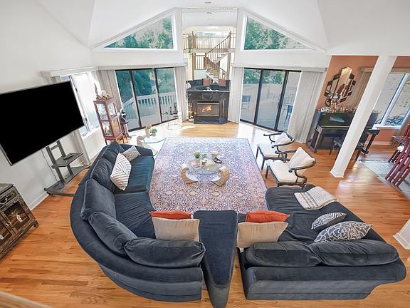 5th image of 2 Meadow Wood Ln