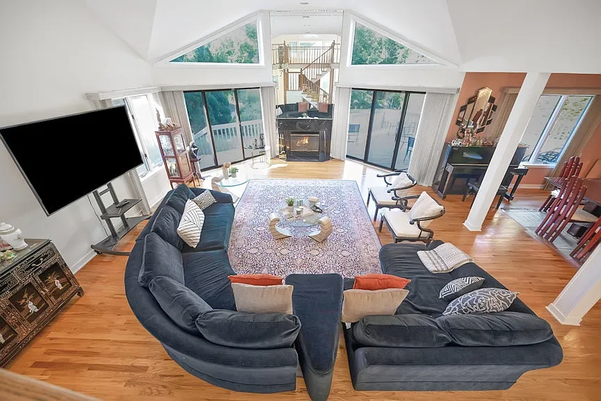 2 Meadow Wood Ln