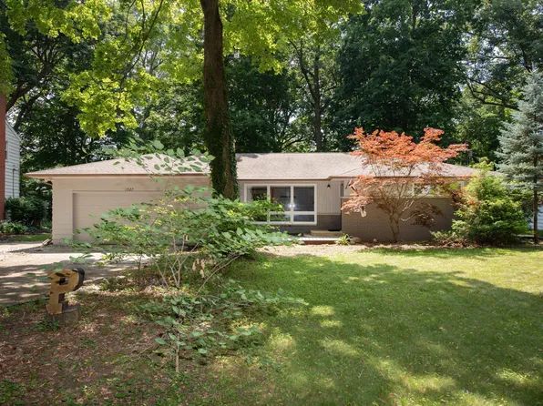 1527 Summit Dr, West Lafayette, IN 47906