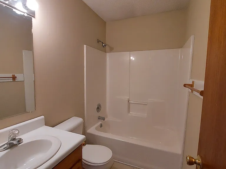 212 Wyndham Cir #A — Photo 8