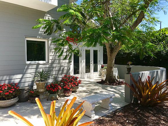 5th image of 671 Beverly Dr