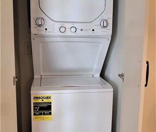 Washer - Dryer located in the kitchen