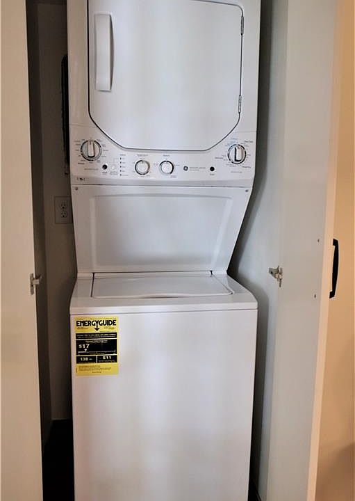 Washer - Dryer located in the kitchen