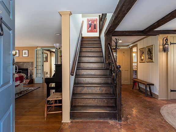 60 Florida Hill Road