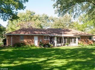 13 S Wildwood Dr, Prospect Heights, IL 60070