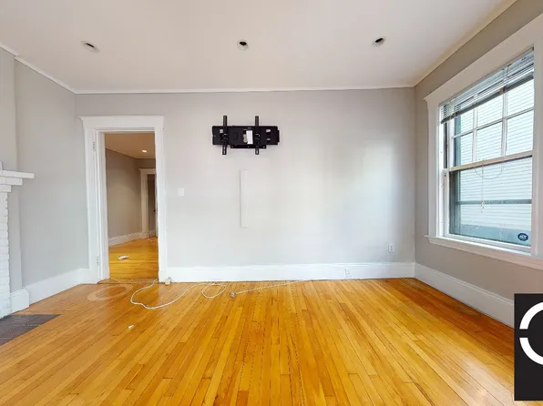 11 Story St APT 2, Cambridge, MA 02138