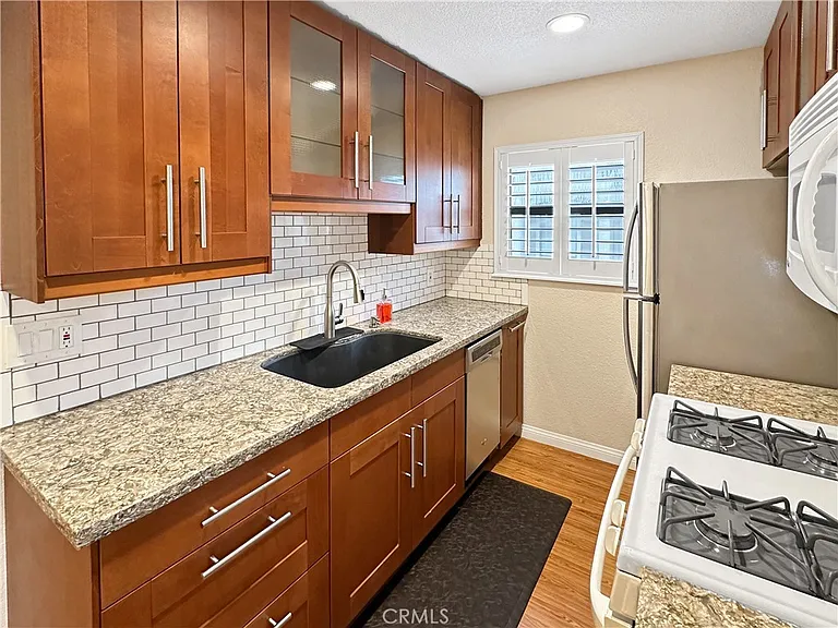 965 E Del Mar Blvd #6 — Photo 7