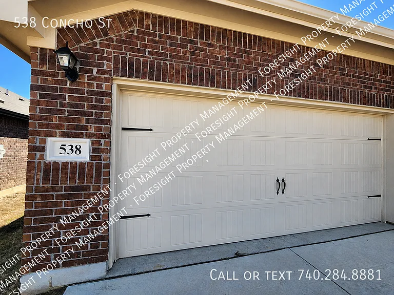 538 Concho St — Photo 2