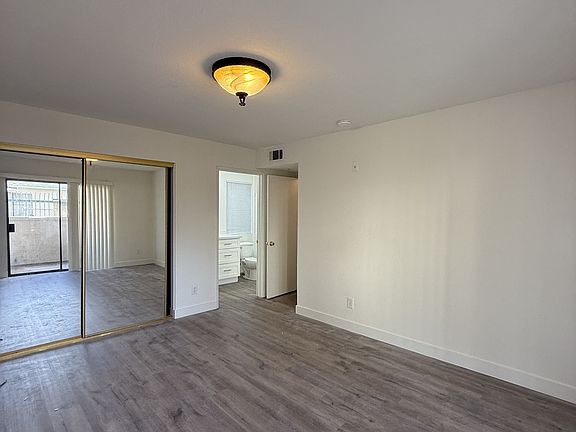 4th image of 1323 E Broadway