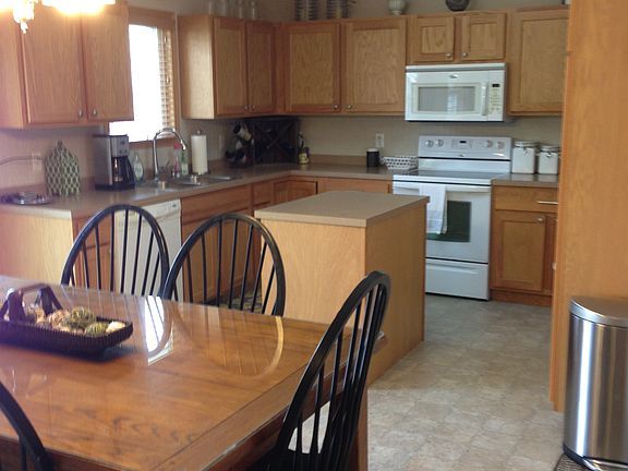3rd image of 5900 Chatsworth Ln