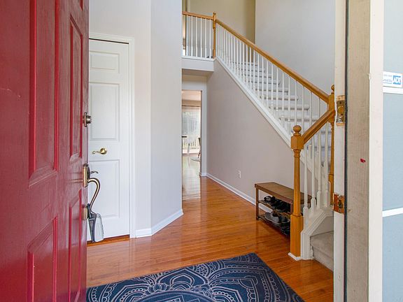 4th image of 392 Sedgewood Ln