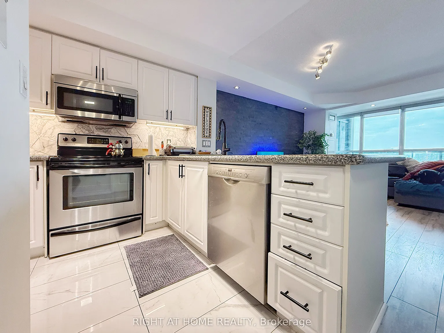 2 bed, $2,550 — Photo 2