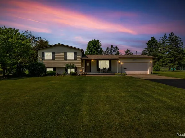 9407 Bennett Lake Rd, Fenton, MI 48430
