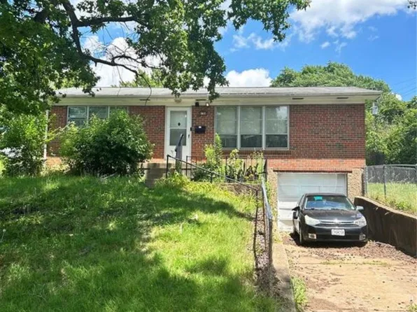8784 Darnell Pl, Saint Louis, MO 63136