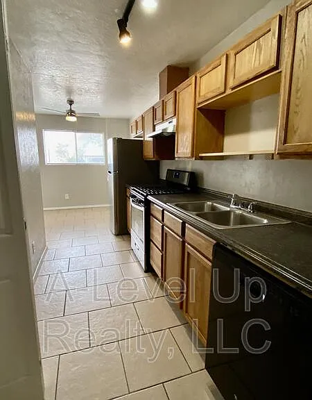 1850 N 5th Ave — Photo 17