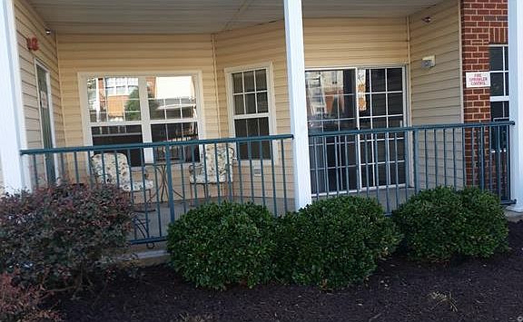 3rd image of 831 Brassie Ln APT A