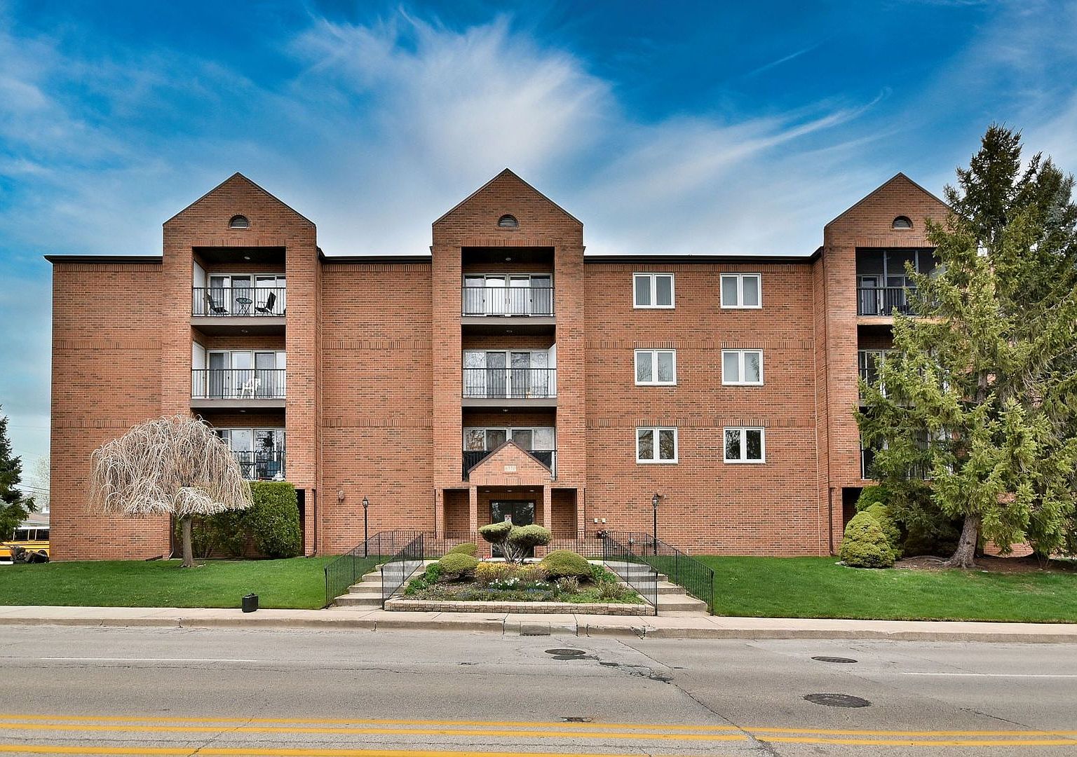 6550 W Gunnison St APT 204