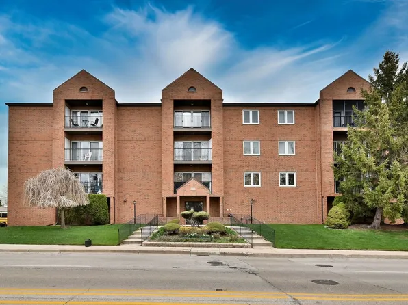6550 W Gunnison St APT 204, Harwood Heights, IL 60706