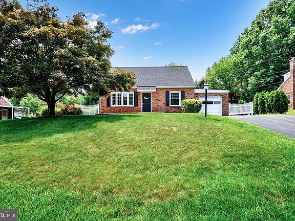 2nd image of 720 Hammond Rd
