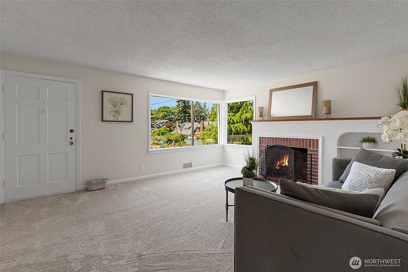 4th image of 3909 SW Stevens Street