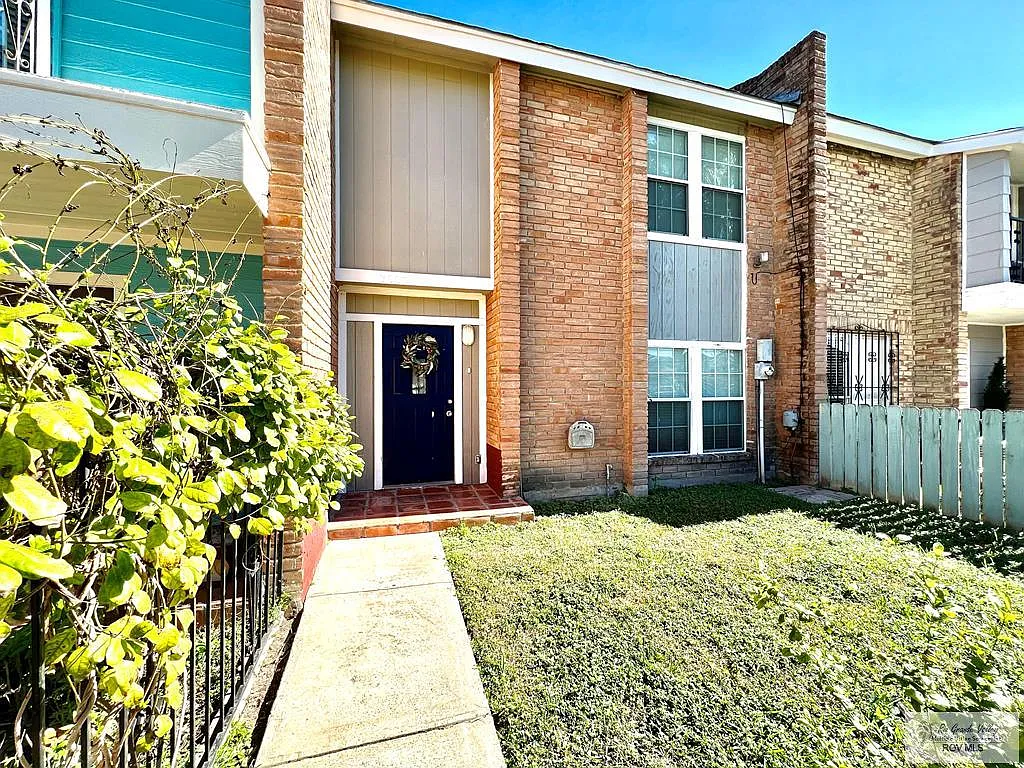 2 bed, 2.5 bath, 1330 sqft, $1,500 — Photo 1