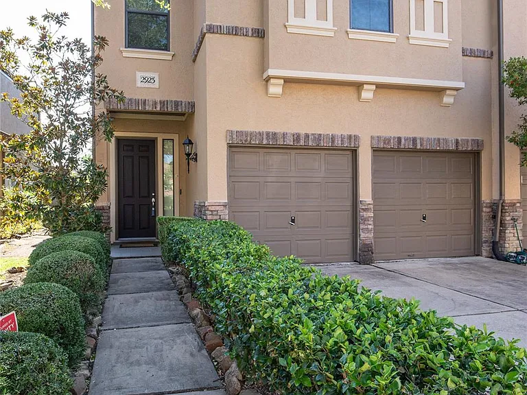 2923 Royal Oaks Crst — Photo 2