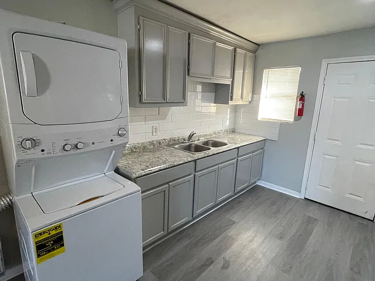 5106 Wipprecht St #4 — Photo 4
